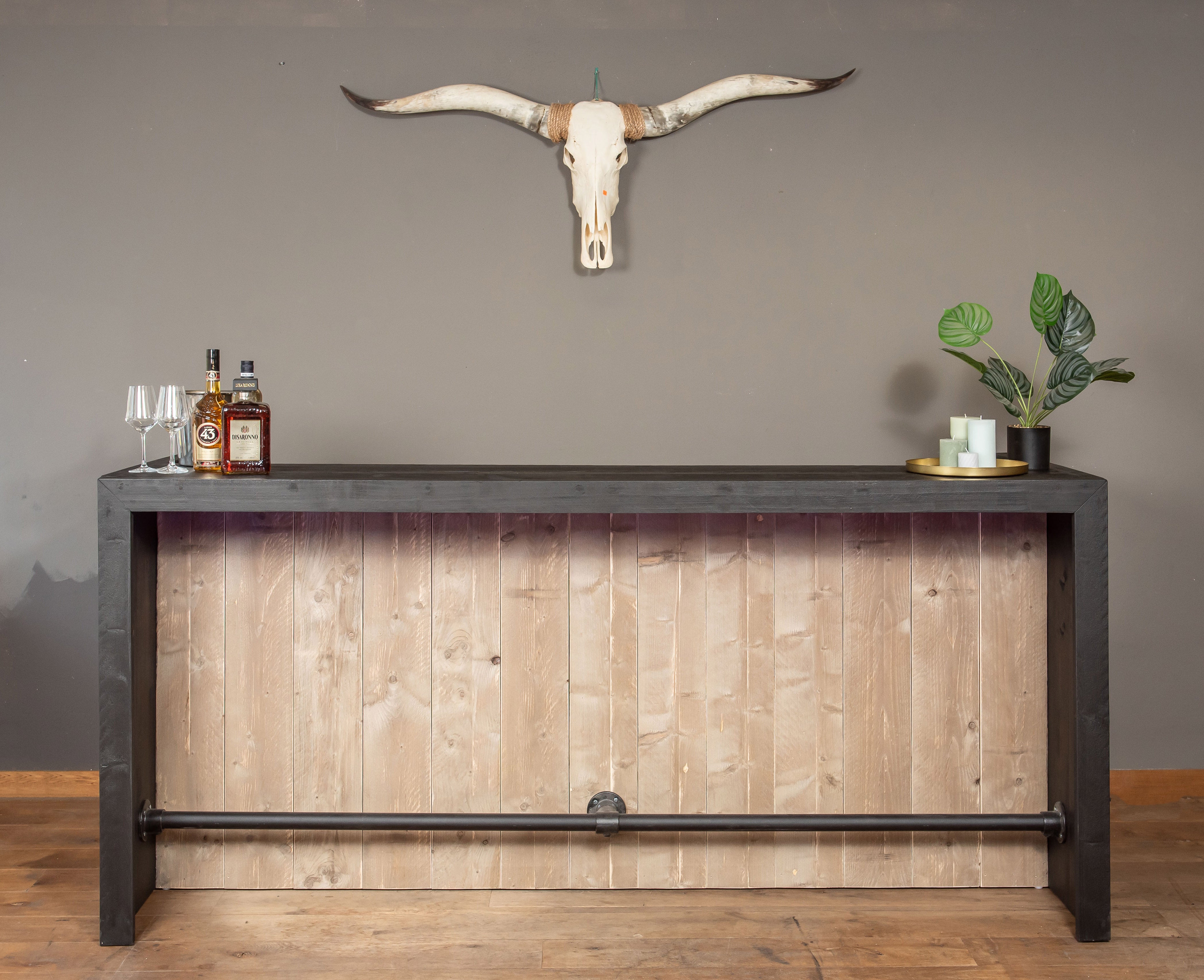 Design Bar met LED-verlichting en steigerbuis