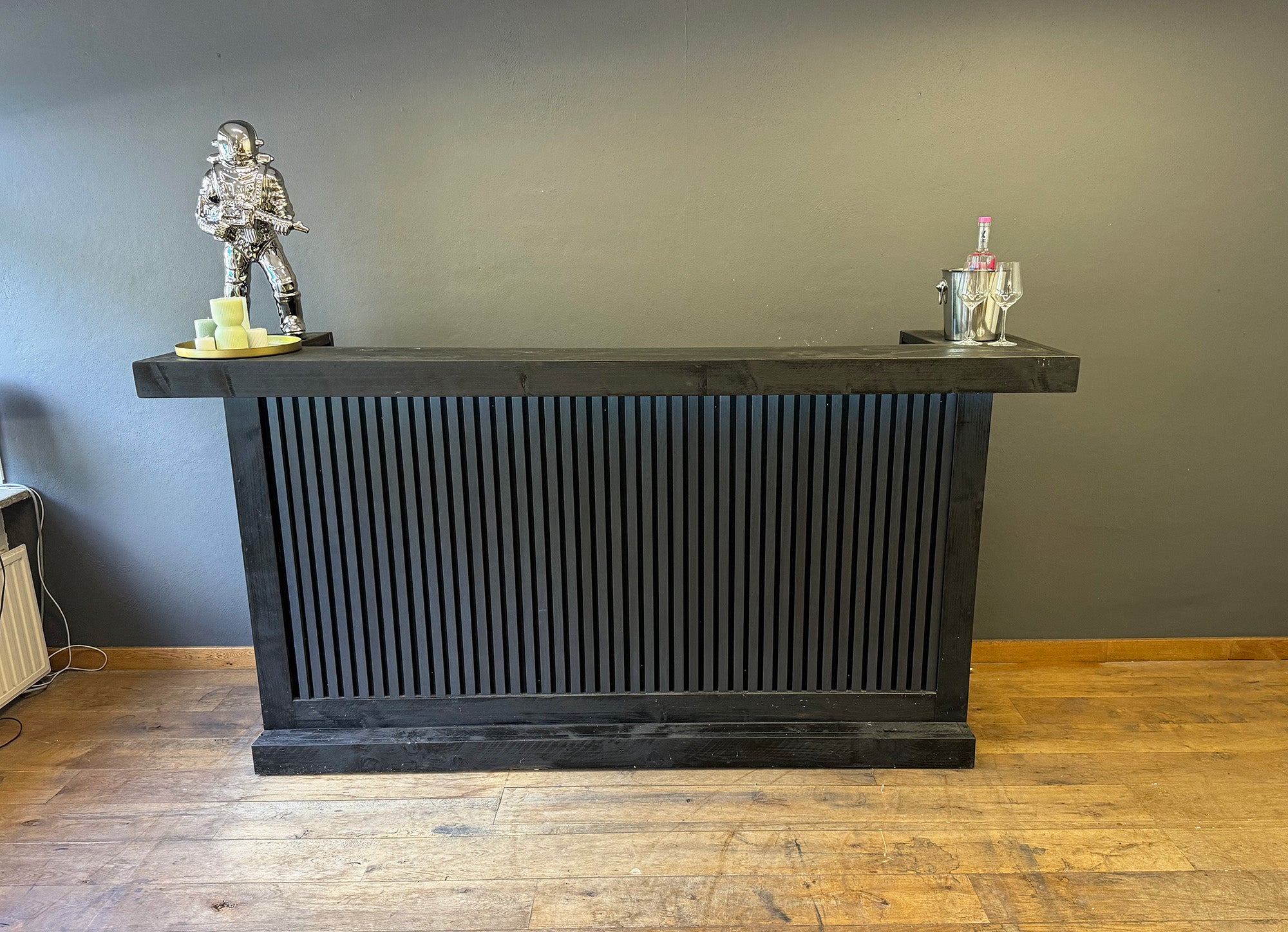 Bar met houtpanelen - showroomactie
