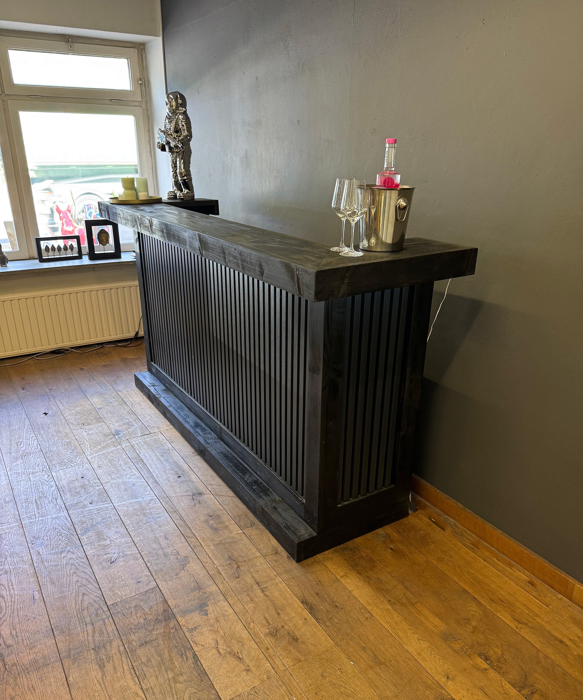 Bar met houtpanelen - showroomactie